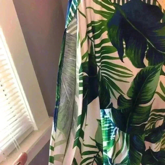 Palm print cover up - Picture 3 of 5